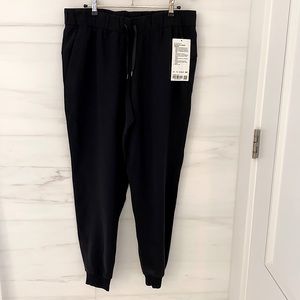 LULULEMON | On the Fly Jogger *Woven - NEW | Black Size10